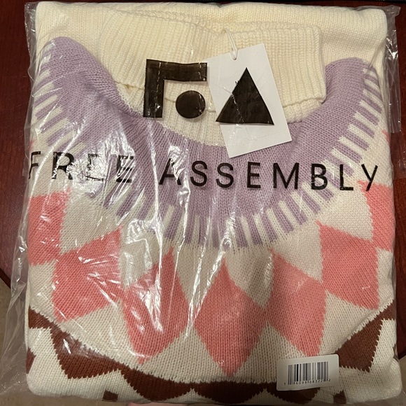 Dresses & Skirts - Free Assembly sweater dress new in package cute